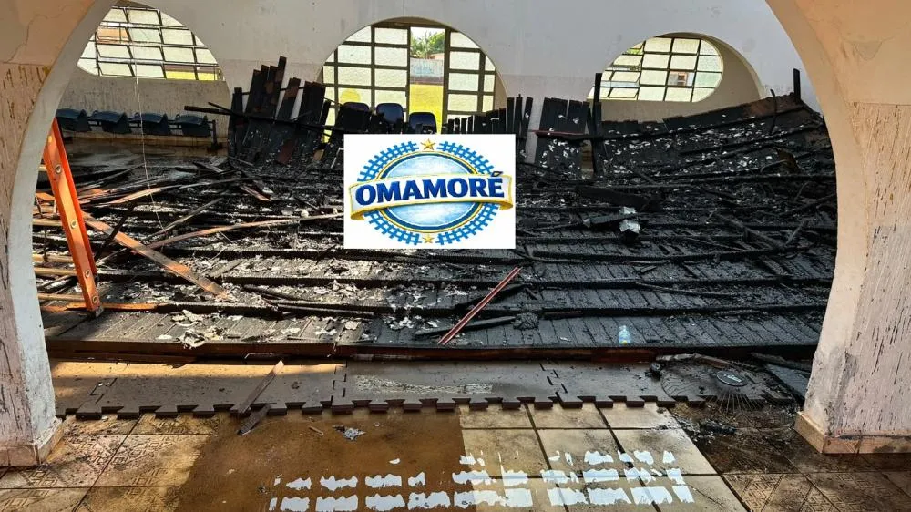 O telhado foi parcialmente destruído